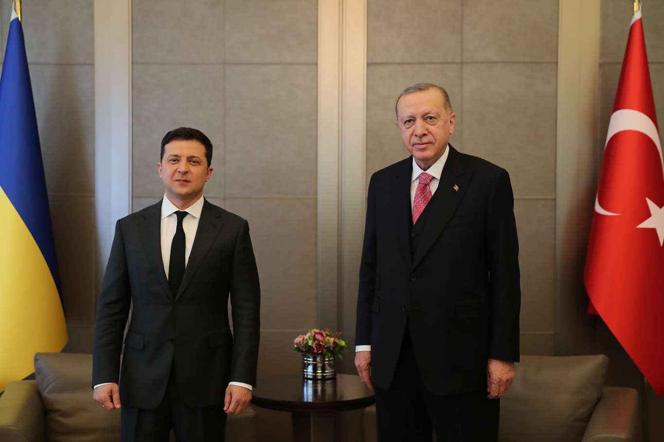 Cumhurbaşkanı Erdoğan ile Ukrayna Devlet Başkanı Zelenskiy ortak basın toplantısı düzenledi